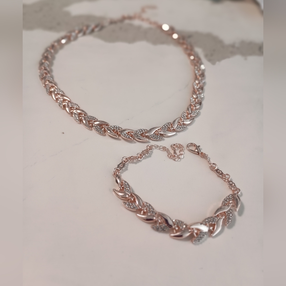 New Cubic Zirconia Gold Plated necklace and bracelet set   🎁